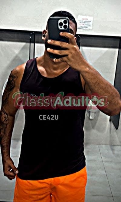 Moreno sedutor — acompanhante masculino em Duque de Caxias