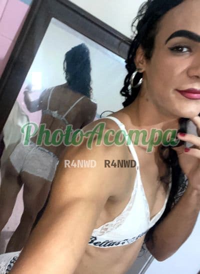 Jhenyfer — travesti em Vitória