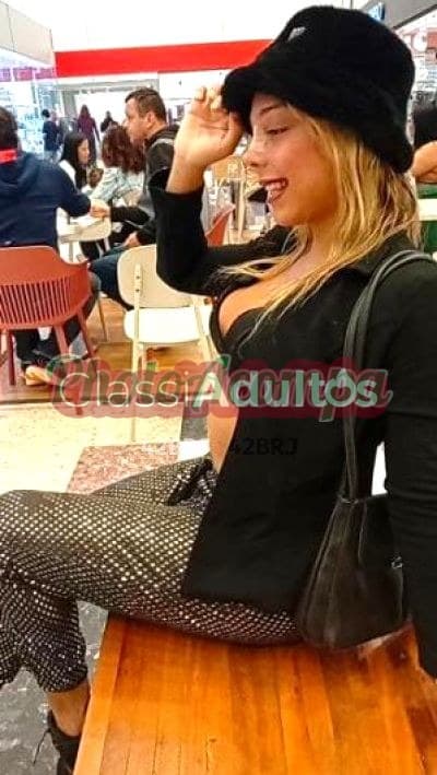 Suellen Toneolo — travesti em São Vicente