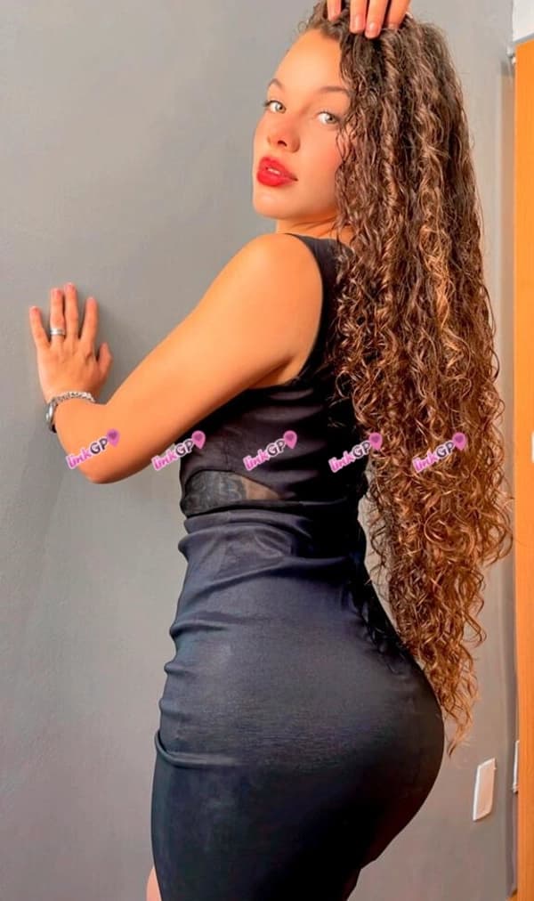 Acompanhante cabelo cacheado em Brasil (3) — Daphene