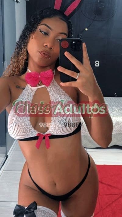 Júlia alta — acompanhante em Santos