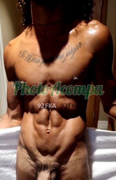 Acompanhante masculino em Rio de Janeiro com beijo grego (2) — Carioca