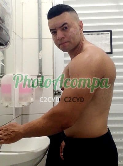Acompanhante masculino em Goiânia com beijo grego (2) — Diego
