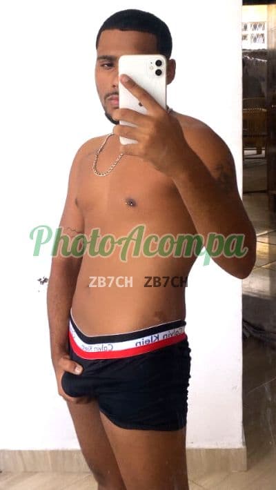 Acompanhante masculino em São João de Meriti com beijo na boca (2) — Henrique