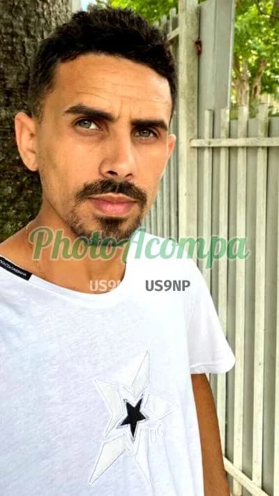 Acompanhante masculino em Curitiba com beijo grego (4) — Jeffrey