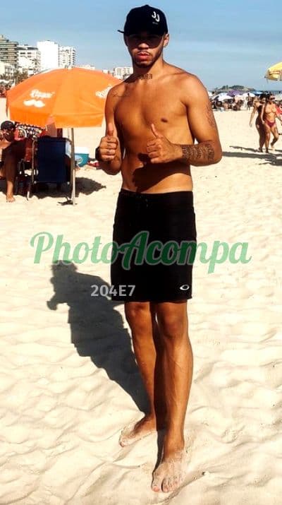 Acompanhante masculino em Rio de Janeiro com beijo grego (4) — Lucas