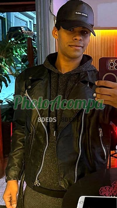 Acompanhante masculino em Carapicuíba com beijo na boca (2) — Matheus