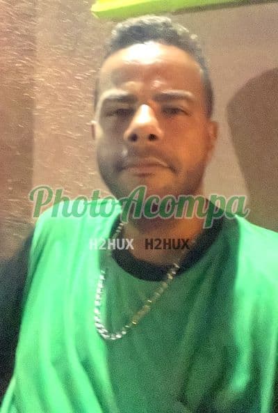 Acompanhante masculino em Cuiabá com beijo grego (4) — Rafael