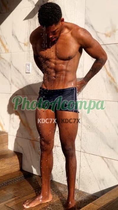 Acompanhante masculino em Guarulhos com beijo grego (2) — Sant
