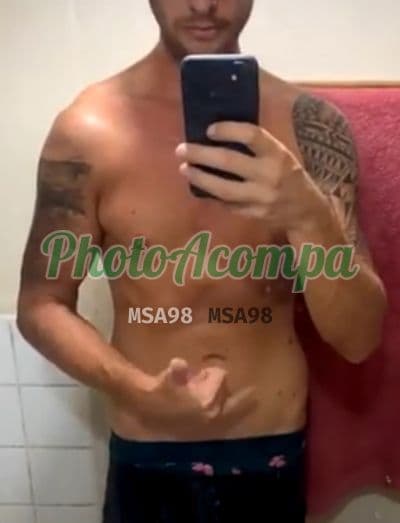 Acompanhante masculino em Rio das Ostras com beijo grego (4) — Thomas