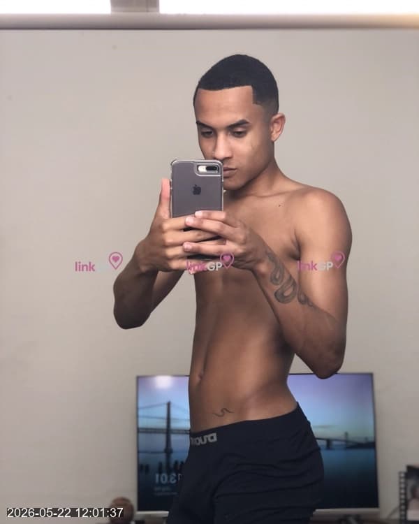 Zinhoo — acompanhante masculino em Guadalupe