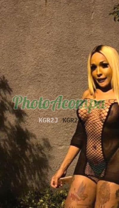 Travesti acompanhante em Osasco — oral sem camisinha, foto 4 de Amanda