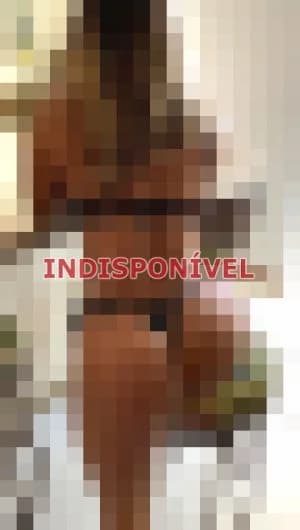 Sensualidade e simpatia é o que não falta para essa morena. — acompanhante em Guarujá