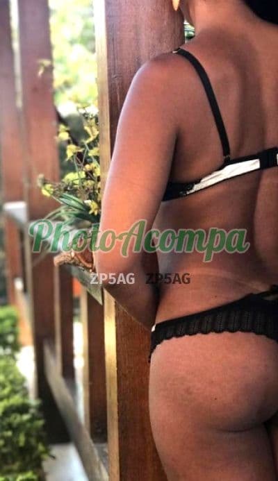 Acompanhante em Belo Horizonte com beijo na boca (2) — Hellen Fernandes
