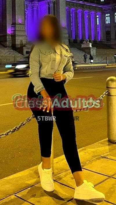 Acompanhante morena em Curitiba — Ímola Muniz
