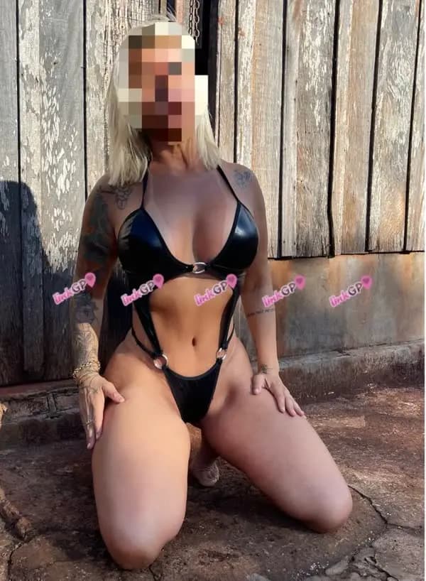 Acompanhante apertadinha em Brasil