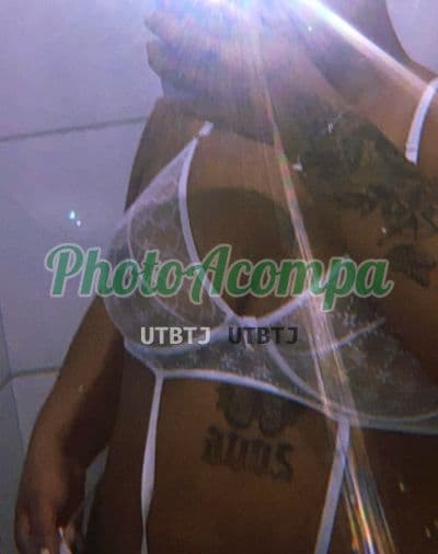 Acompanhante em Vinhedo com beijo na boca (2) — Yasmin