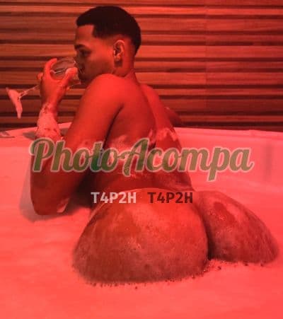 Acompanhante masculino em Caruaru com beijo na boca (2) — Artuh Gomes