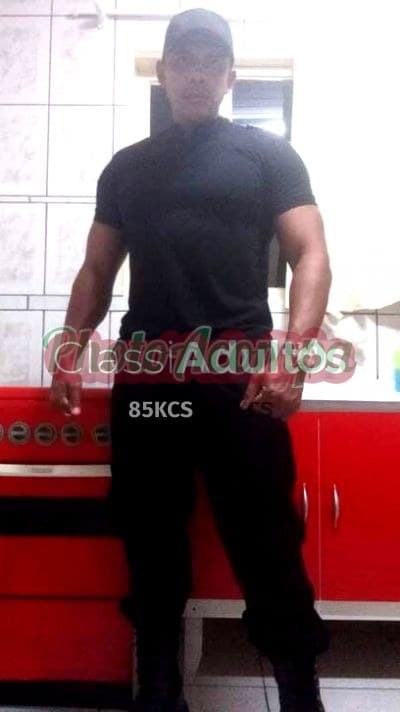 Breno — acompanhante masculino em São José