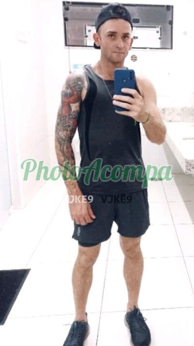 Acompanhante masculino em Campinas com beijo na boca (2) — Galego Comedor
