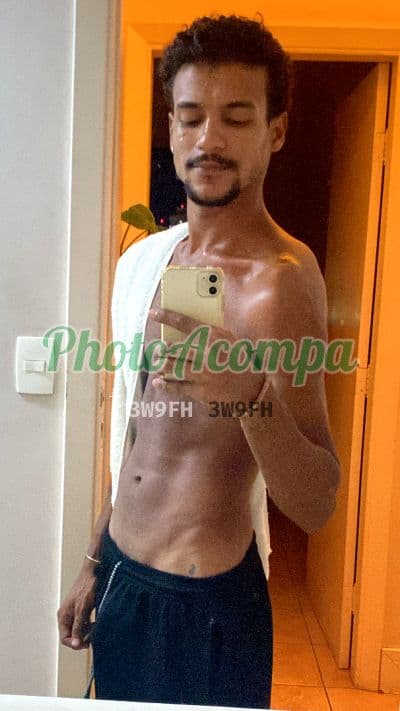 Foto 2: Acompanhante masculino em Macaé — beijo grego, Henri