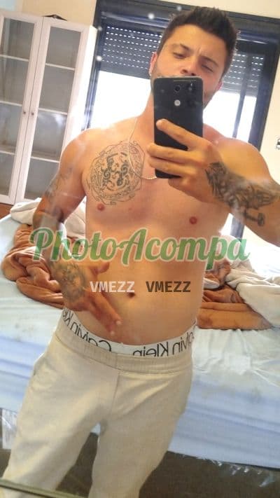 Acompanhante masculino em Novo Hamburgo com beijo grego (2) — Leonardo