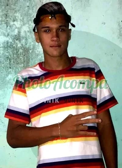 Acompanhante masculino em Embu das Artes com beijo grego (4) — Lucas