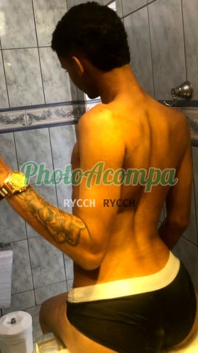 Acompanhante masculino em Ibirité com beijo grego (2) — Menino indio