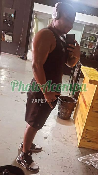 Acompanhante masculino em Manaus — beijo na boca, foto 4 de Moreno Nerd
