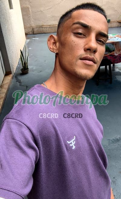 Acompanhante masculino em Patos de Minas com beijo na boca (2) — Murilo