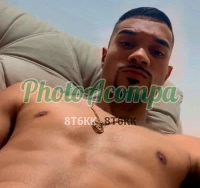 Acompanhante masculino em Rio de Janeiro com beijo grego (2) — Piroca de mel