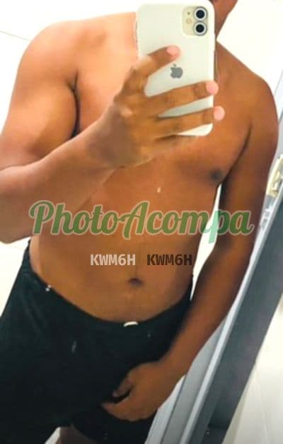 Acompanhante masculino em Rio de Janeiro com beijo grego (2) — Preto Versátil