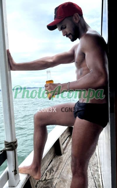 Acompanhante masculino em Brasília com beijo na boca (2) — Vitor Alencar
