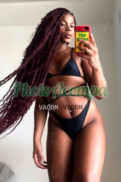 Travesti acompanhante em Rio de Janeiro com beijo grego (2) — Afrogata