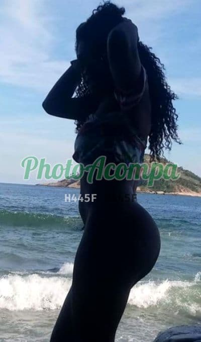 Travesti acompanhante em Rio de Janeiro com beijo grego (2) — Iza Preta Trans