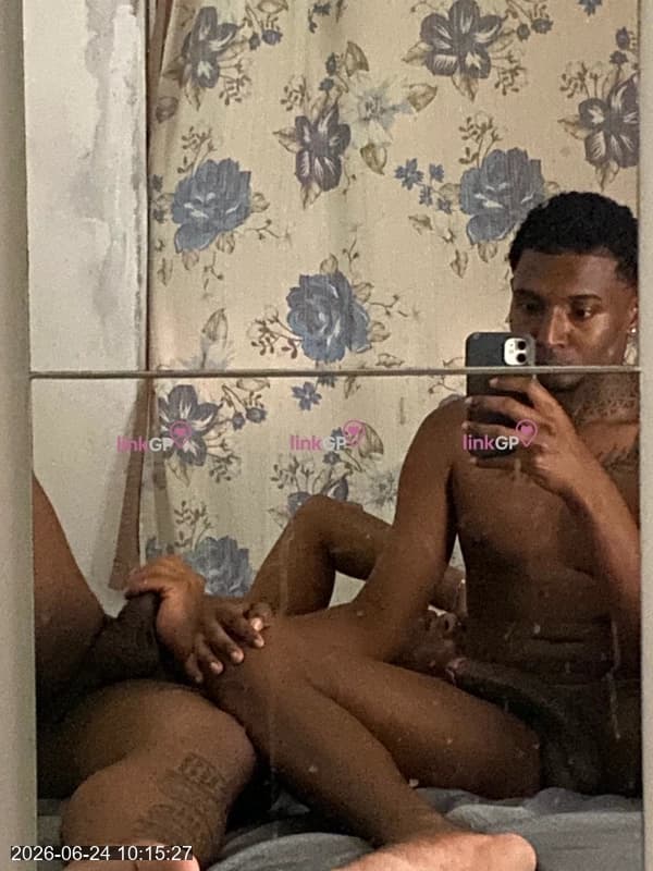 Novinho Dotado — videochamada erótica e sexting online