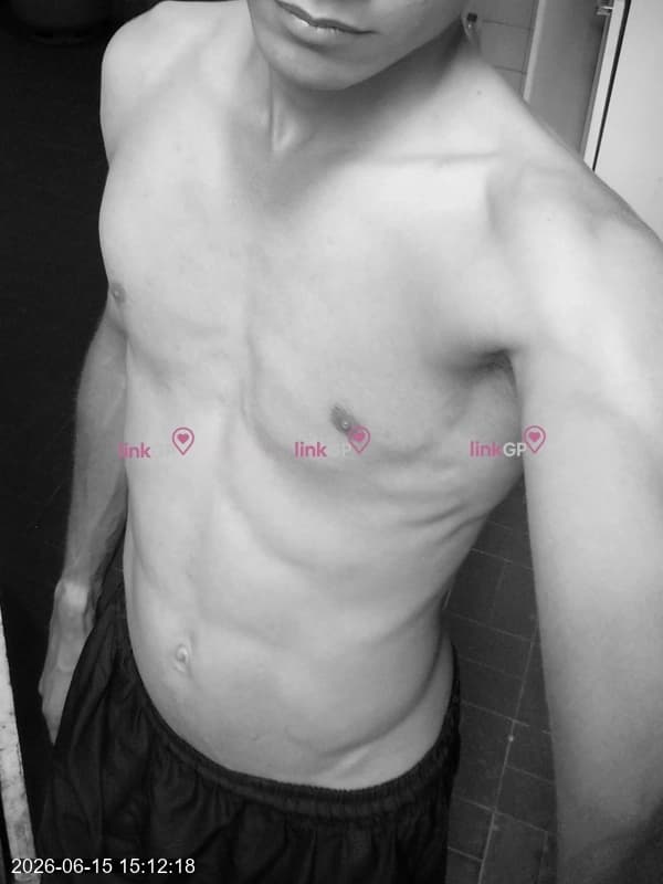 Videochamada erótica com foto real (2) — Novinho Hetero Magrelo