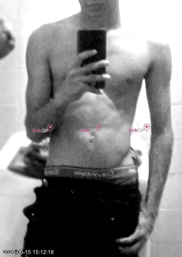 Foto 4: Videochamada erótica com imagem autêntica — Novinho Hetero Magrelo