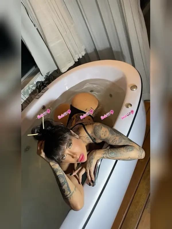 Videochamada erótica com imagem do anúncio — Japa Caliente