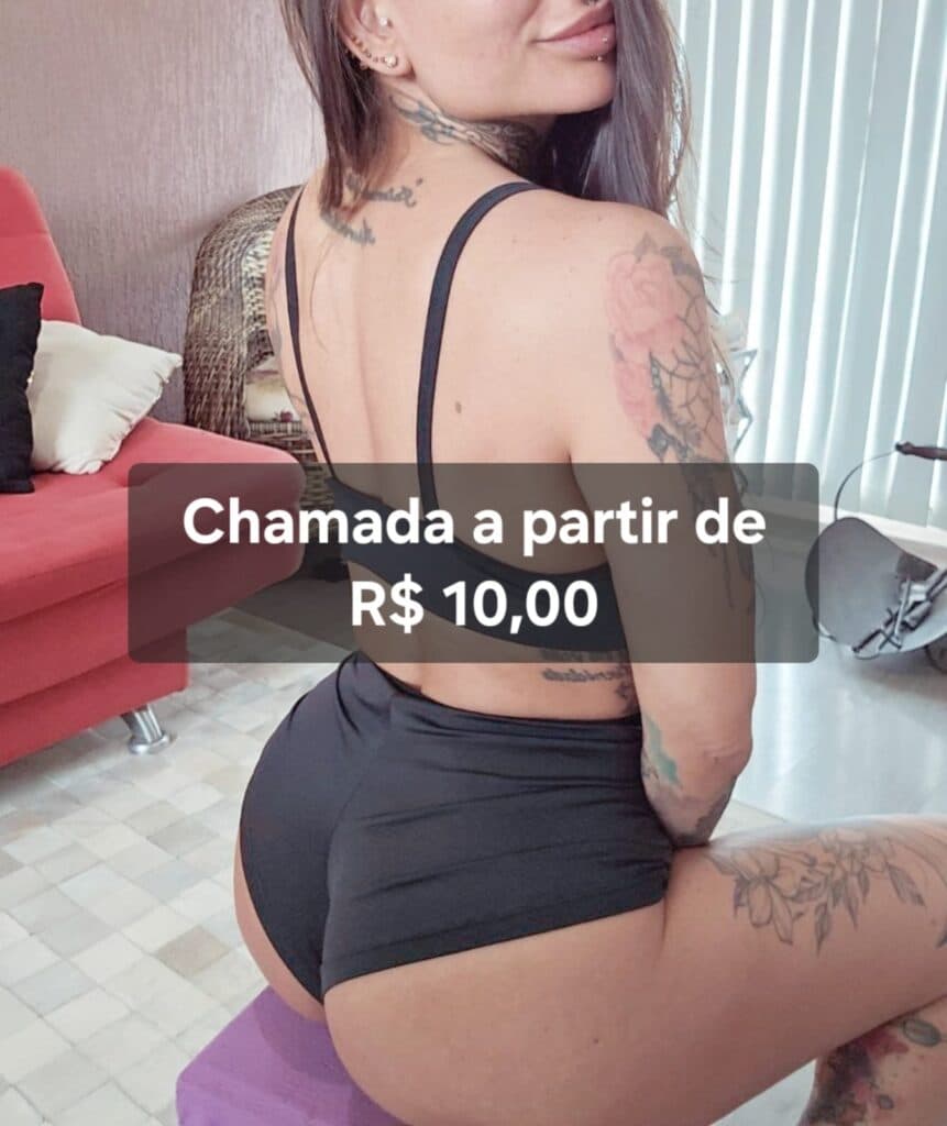 Videochamada erótica com baixinha — Kelly Antunes