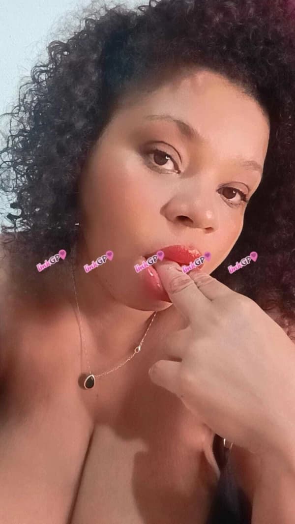 Videochamada erótica com cabelo cacheado (7) — Mia Fetichista