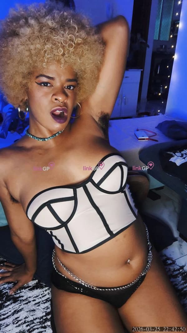 Foto 9: Videochamada erótica com apertadinha — Naomi Peludinha