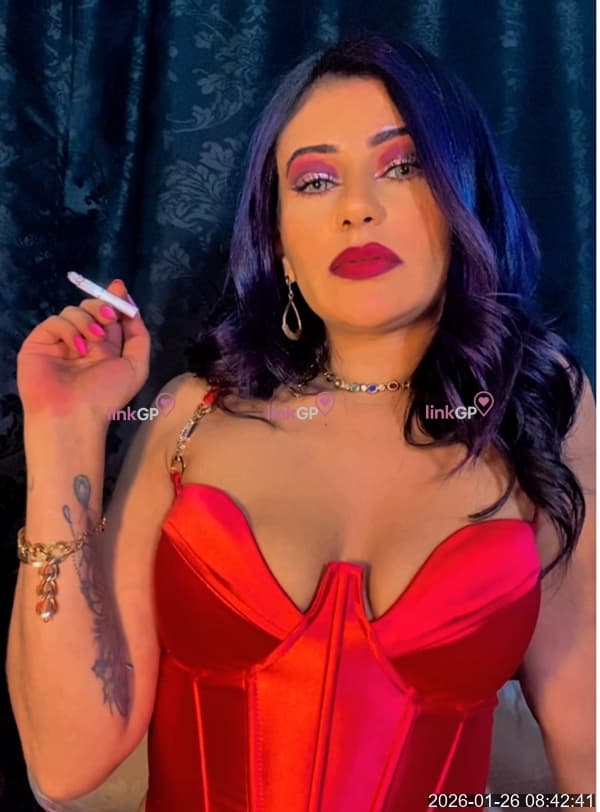 Sandy Domme — videochamada erótica e sexting online
