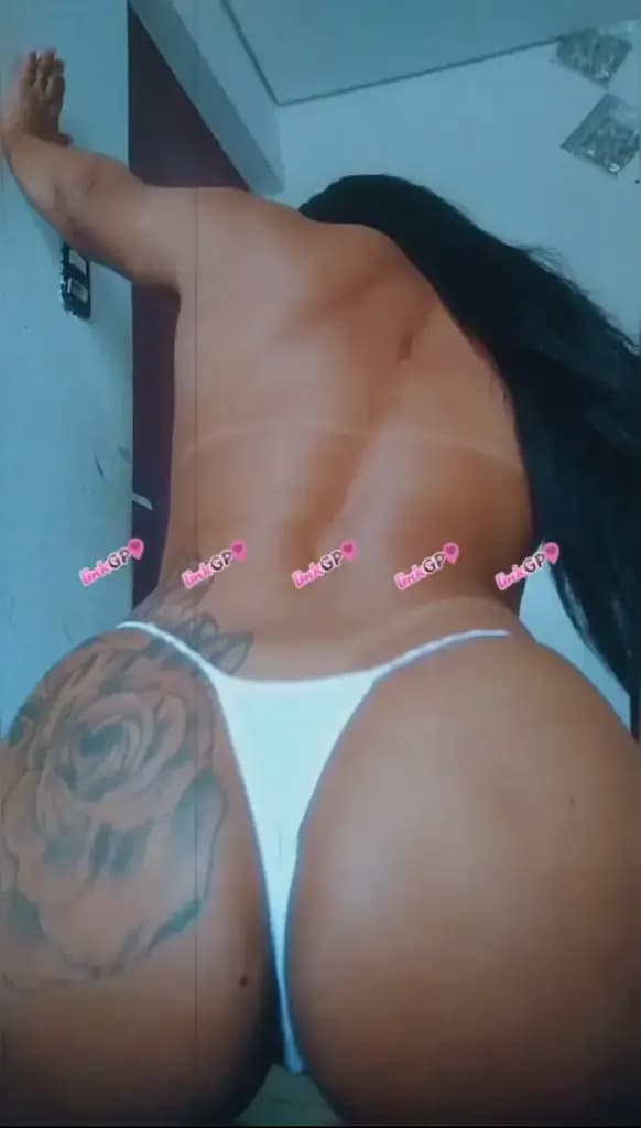 Videochamada erótica com apertadinha