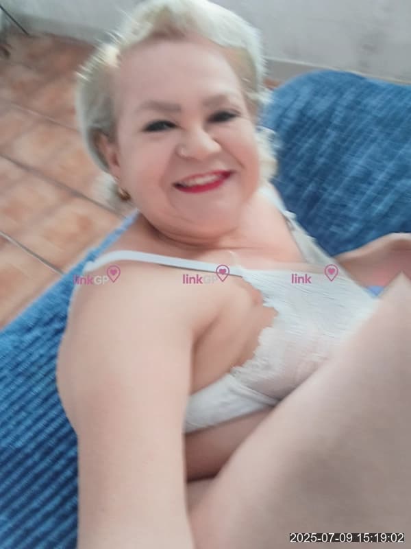 Videochamada erótica com imagem do anúncio — Valentina