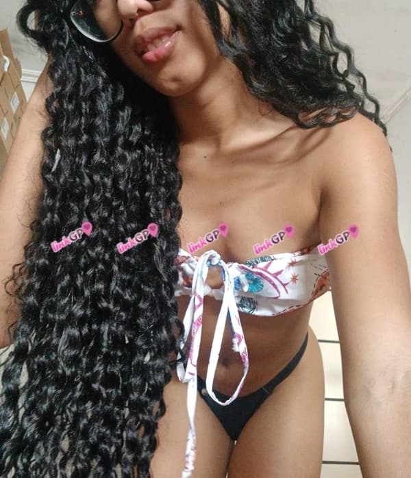 Videochamada erótica trans com ninfeta novinha, foto 13 de Alicy Hot