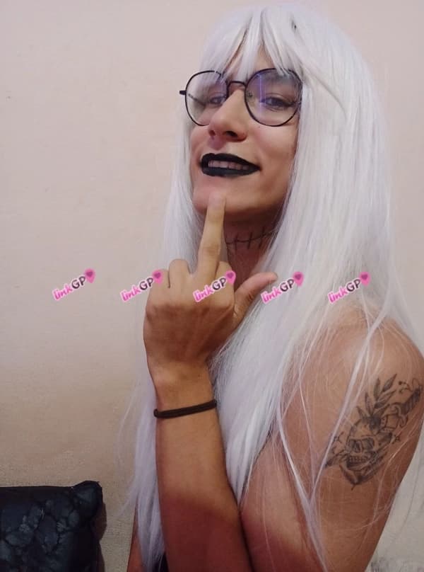 Videochamada erótica trans com imagem do anúncio — Hades