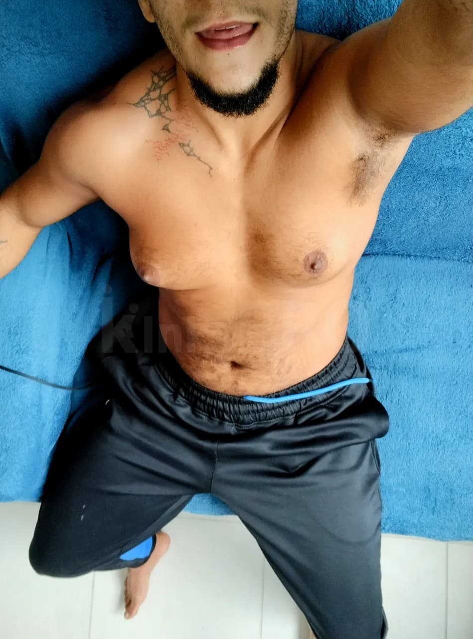 Juicy TransBoy — videochamada erótica e sexting online