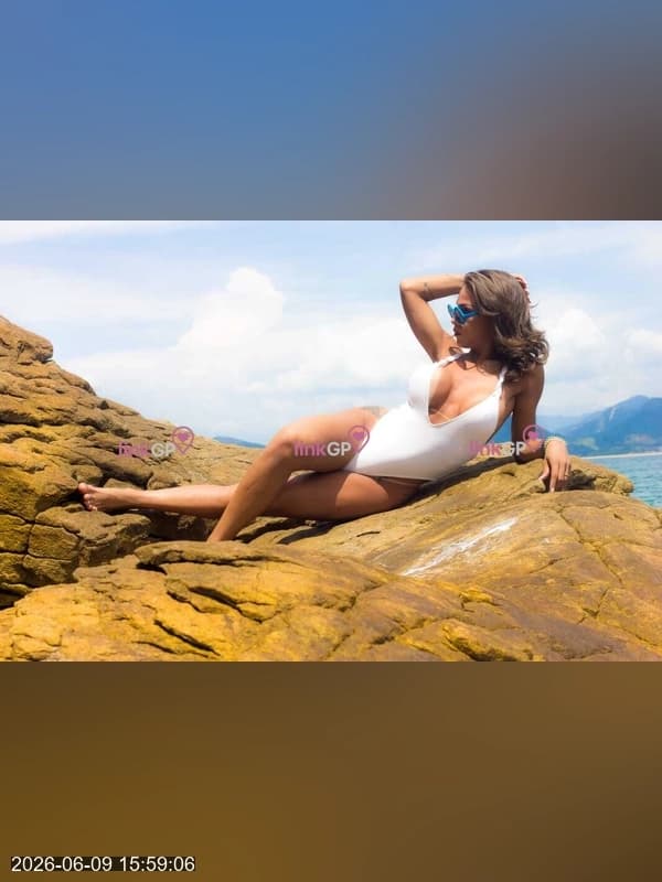 Videochamada erótica trans com cabelo cacheado, foto de perfil
