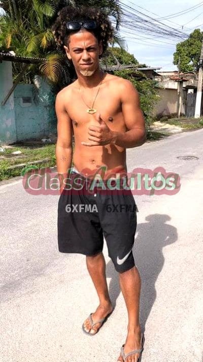Surfista — acompanhante masculino em Magé